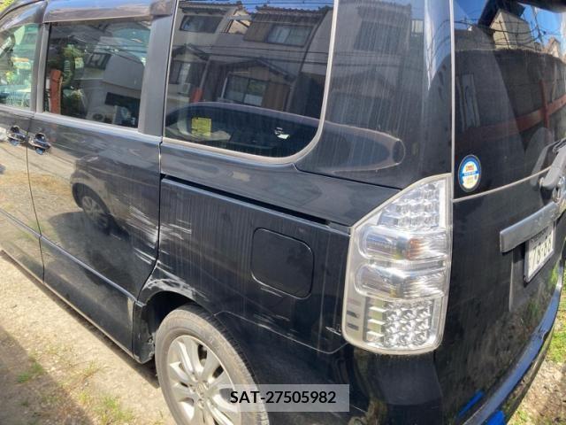 Toyota NOAH 2010-07 392838-3
