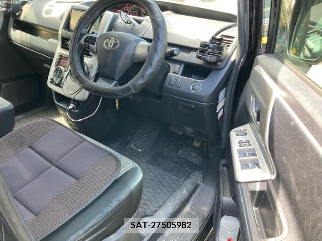 Toyota NOAH 2010-07 392838-11