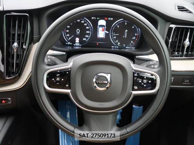 Volvo XC60 2019-09 421037-8