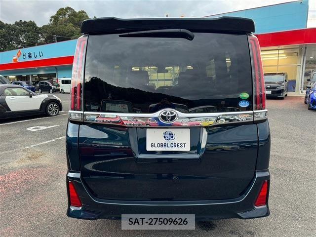 Toyota NOAH 2017-08 204570-10