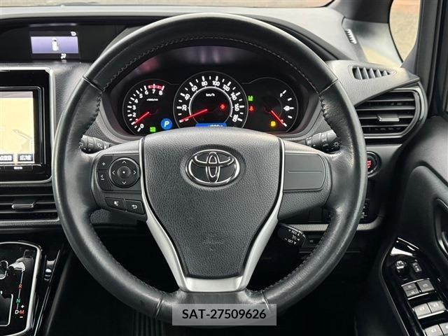 Toyota NOAH 2017-08 204570-16