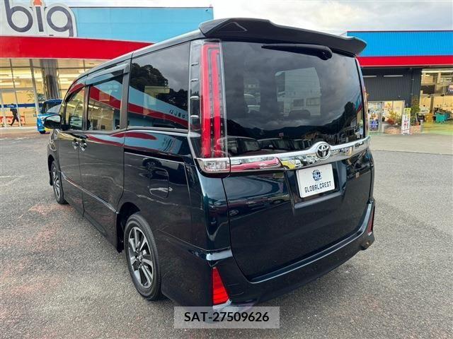 Toyota NOAH 2017-08 204570-11