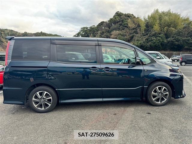 Toyota NOAH 2017-08 204570-8