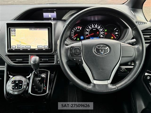 Toyota NOAH 2017-08 204570-1