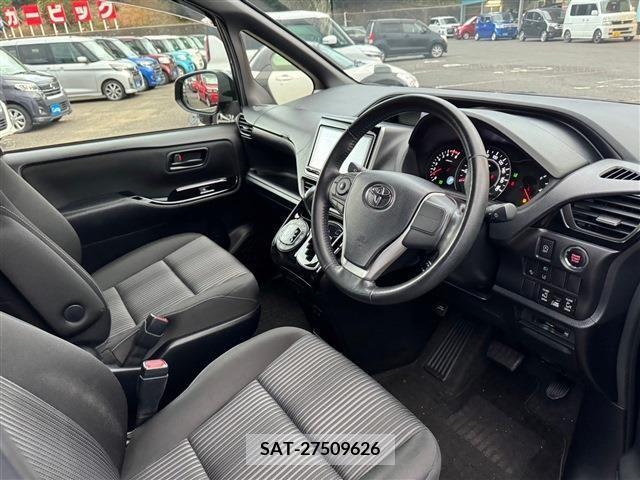 Toyota NOAH 2017-08 204570-18