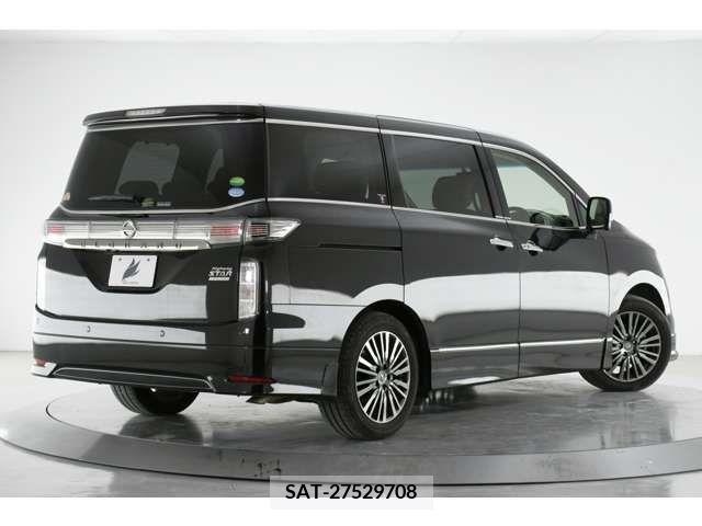 Nissan ELGRAND 2018-05 380645-1