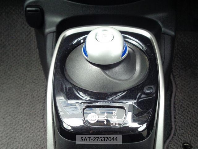 Nissan NOTE 2018-02 305429-26