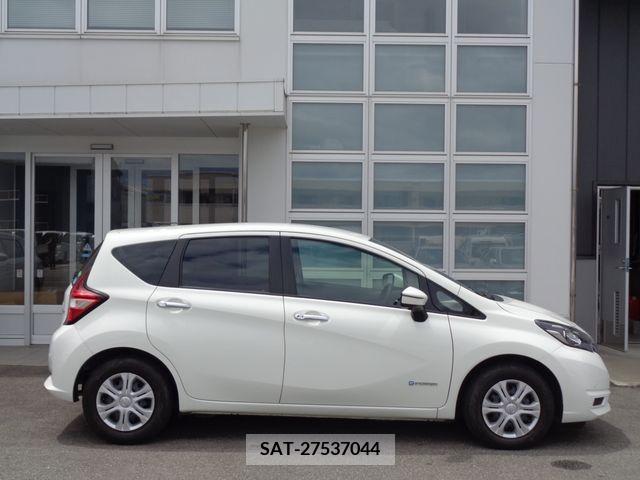 Nissan NOTE 2018-02 305429-22