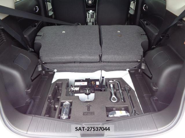 Nissan NOTE 2018-02 305429-17