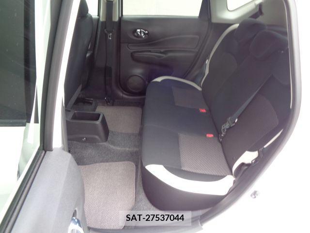 Nissan NOTE 2018-02 305429-14