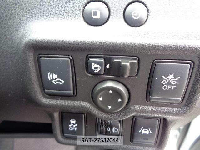Nissan NOTE 2018-02 305429-4