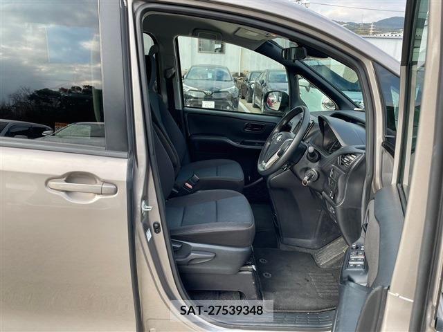 Toyota VOXY 2020-03 208510-22