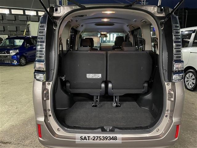 Toyota VOXY 2020-03 208510-11