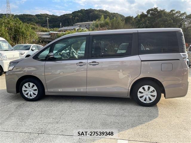 Toyota VOXY 2020-03 208510-8