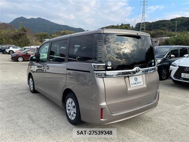 Toyota VOXY 2020-03 208510-7