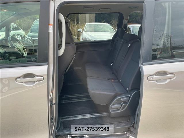 Toyota VOXY 2020-03 208510-3