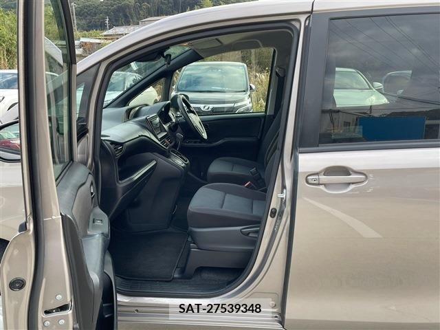 Toyota VOXY 2020-03 208510-2