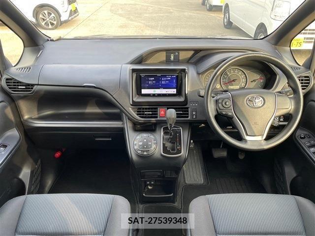 Toyota VOXY 2020-03 208510-1