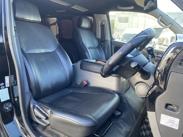 Nissan NV350 Caravan 2014-03 192585-10