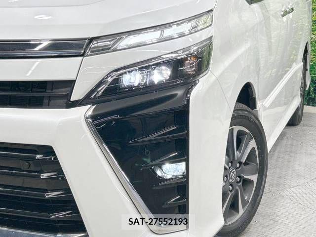 Toyota VOXY 2021-05 237586-12
