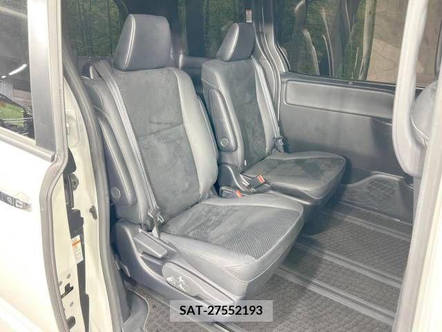 Toyota VOXY 2021-05 237586-8