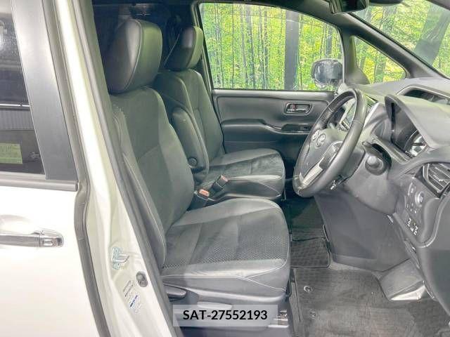 Toyota VOXY 2021-05 237586-7