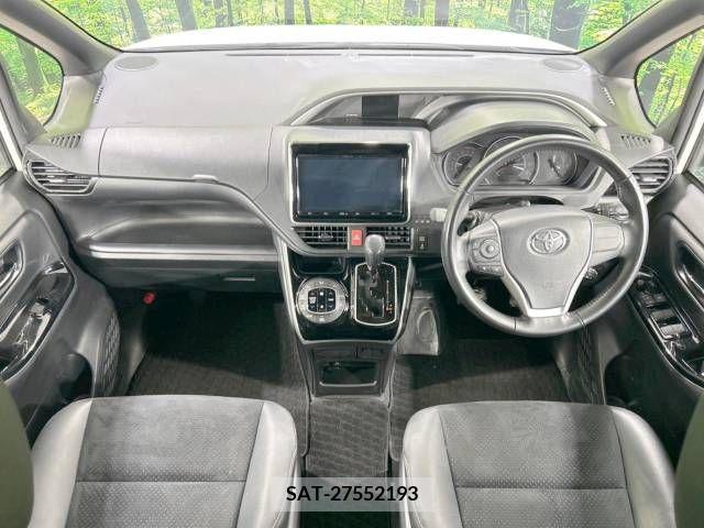 Toyota VOXY 2021-05 237586-1
