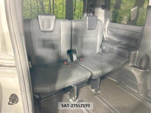 Toyota VOXY 2021-05 237586-9
