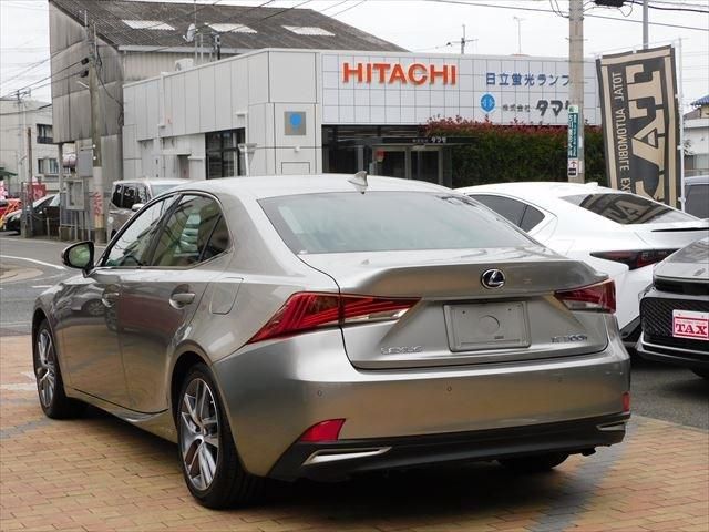 Lexus IS 2017-01 194726-3