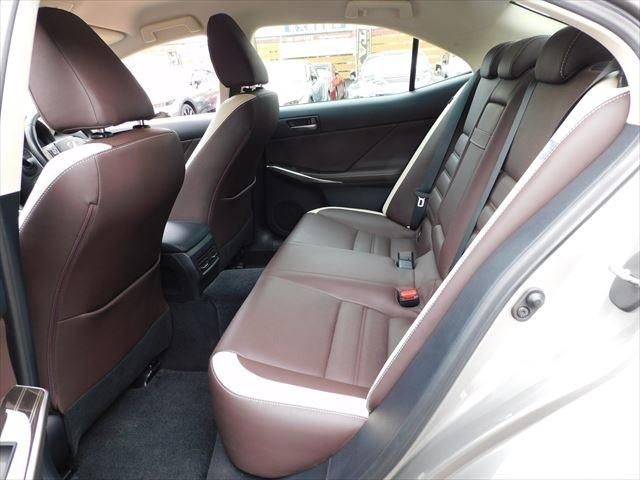 Lexus IS 2017-01 194726-15