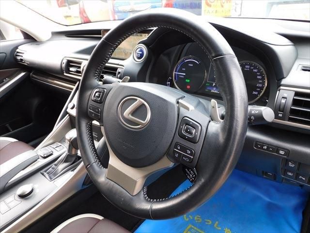 Lexus IS 2017-01 194726-24