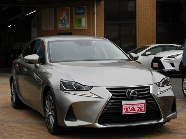 Lexus IS 2017-01 194726-1