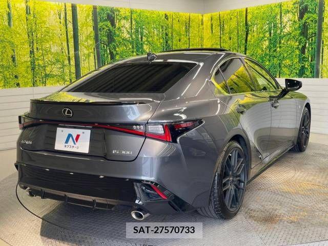 Lexus IS 2021-07 388409-17