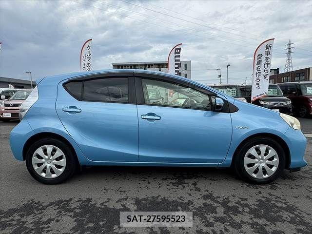 Toyota AQUA 2012-06 313930-11