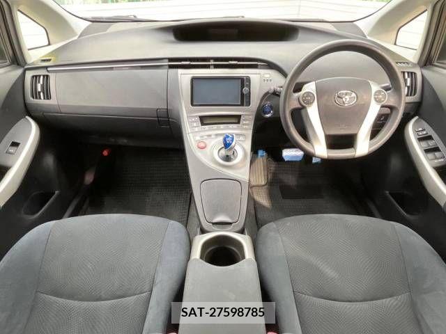 Toyota PRIUS 2012-06 322133-1
