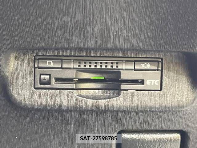 Toyota PRIUS 2012-06 322133-4