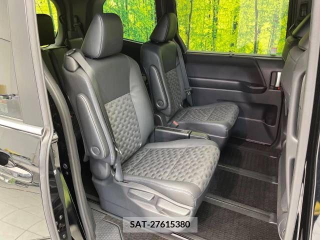 Toyota VOXY 2022-07 209437-9