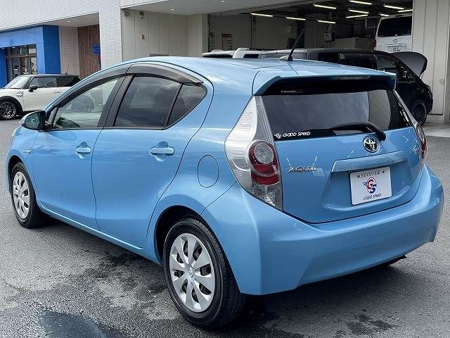 Toyota AQUA 2013-03 186737-15
