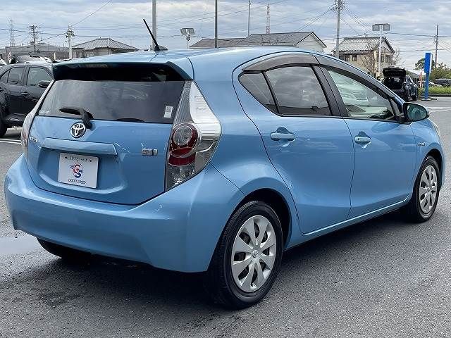 Toyota AQUA 2013-03 186737-16