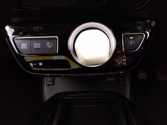 Toyota PRIUS 2016-07 189857-10