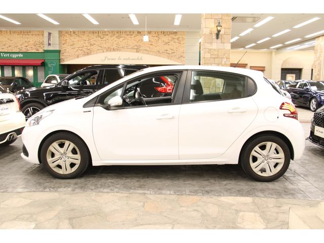 Peugeot 208 2019-02 23039-25