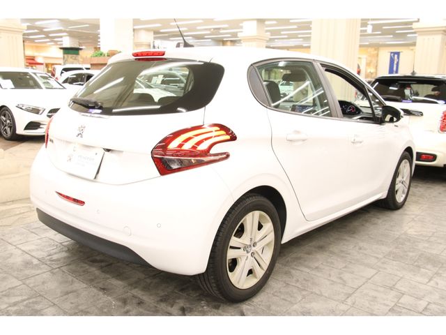Peugeot 208 2019-02 23039-24