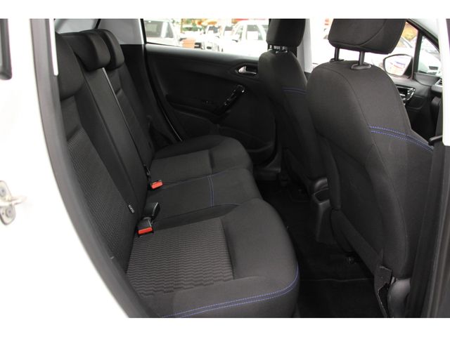 Peugeot 208 2019-02 23039-18