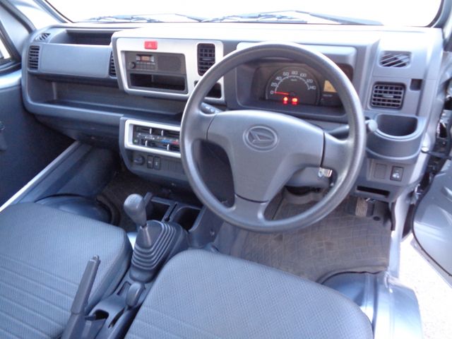 Daihatsu HIJET TRUCK 2017-08 24311-1