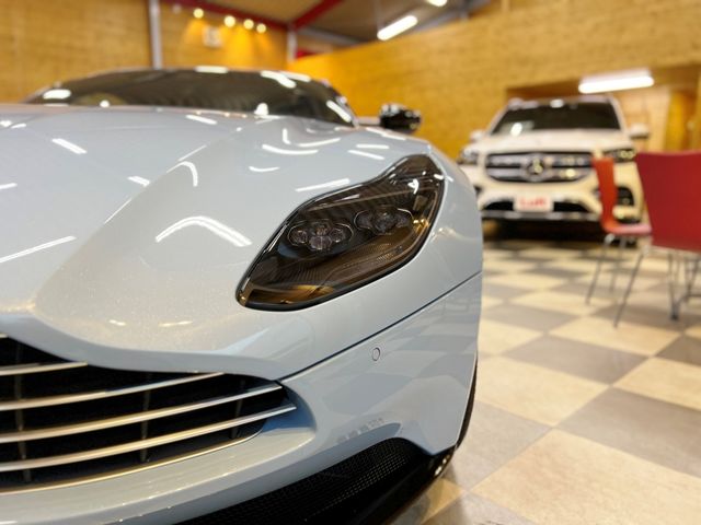 Aston Martin Aston Martin 2019-08 3514-5