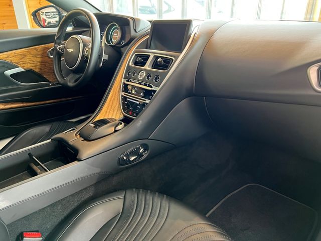 Aston Martin Aston Martin 2019-08 3514-1