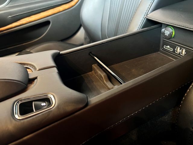 Aston Martin Aston Martin 2019-08 3514-15
