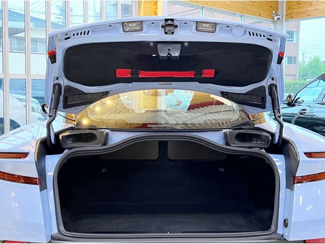 Aston Martin Aston Martin 2019-08 3514-6
