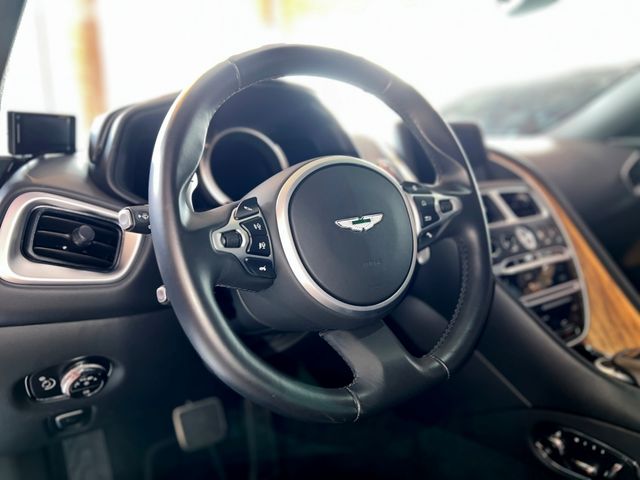 Aston Martin Aston Martin 2019-08 3514-8