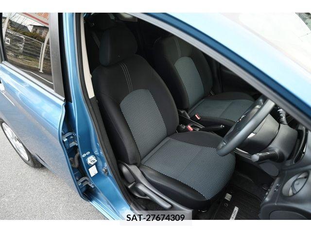Toyota VOXY 2018-03 220636-10